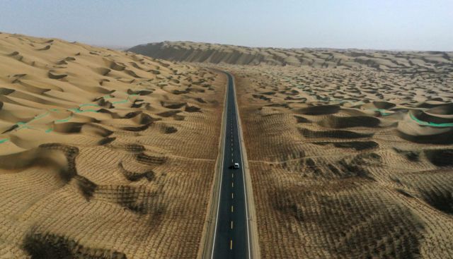 Getty Images / La perforación se está realizando en el desierto de Taklamakán. El segundo mayor desierto de dunas del mundo. Se ubica en la región autónoma de Xinjiang, en el noroeste del gigante asiático.